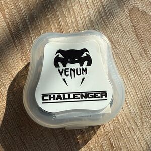NWOT Venum Challenger Mouthguard Kit
